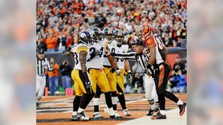 Steelers' Ike Taylor Detailed Absolutely Cussing Out The Overwhelmed Marvin Lewis And Entire Bengals Sideline Back In 2005 (#PittsburghSteelers). Photo by Steelers.com